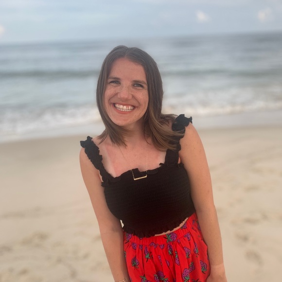 Meet your Posher, Taylor - Picture 2 of 3